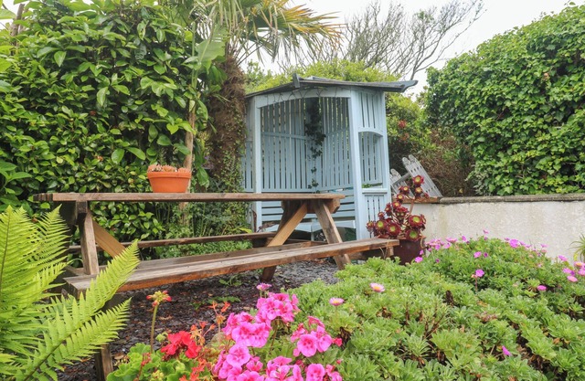2 The Cottages