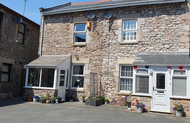 2 TOWER COTTAGES, pet friendly, country holiday cottage in Heysham