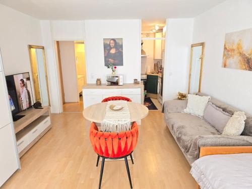 2 x Apartments bei Augsburger Platz 1x Nr 5 - Studio Apartment mit Balkon und Parkplatz und 1 x Nr5-B - 2 ZW ohne Balkon und Parkplatz