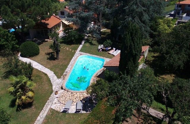 20 minutes from TOULOUSE, beautiful house of 200m2 in a park of 3500m2 swimming pool