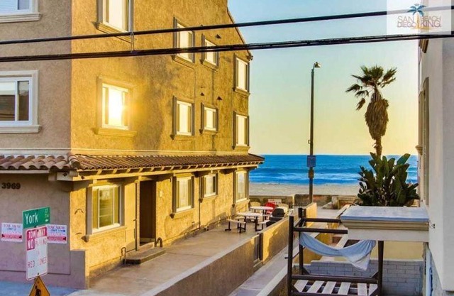 200-Surf Stars Penthouse