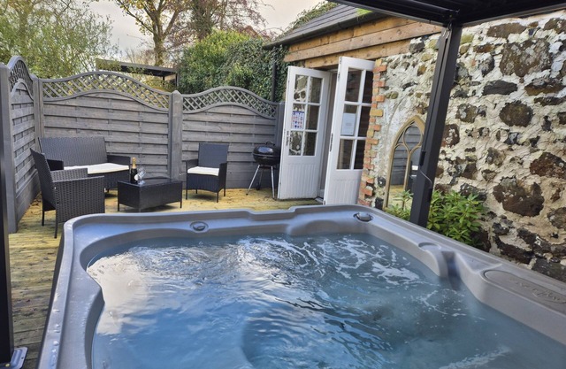 200 year old stone cottage with outdoor hot tub