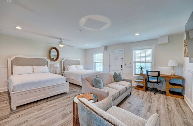 2005 Queen Suite, 2nd Floor Surfside