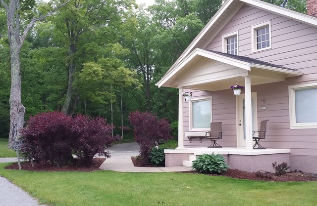 2025 Beautiful Remodel-Outstanding Location Near Excellent Attractions!