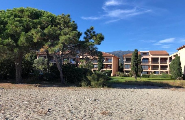 2025 - grand studio avec piscine et plage à 50 m