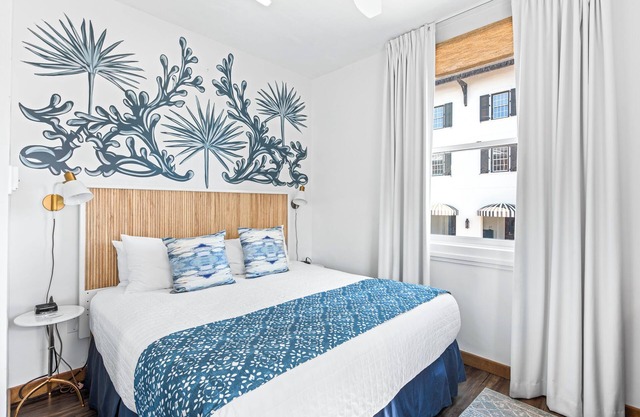 204 Rosemary Beach Inn - Gulf View, Beach Chairs, Complimentary Breakfast + 4 Pools