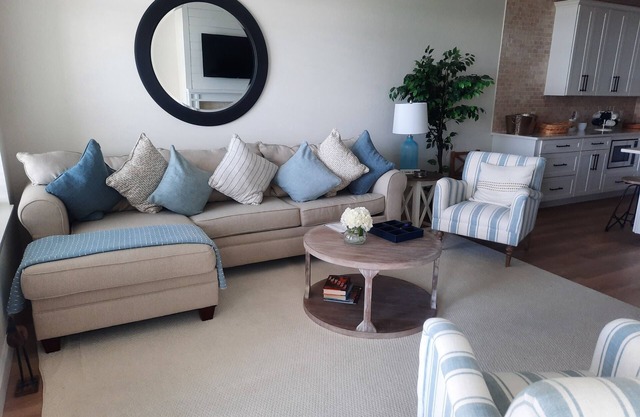 221 - Spacious Two Bedroom Lake View Condo Suite