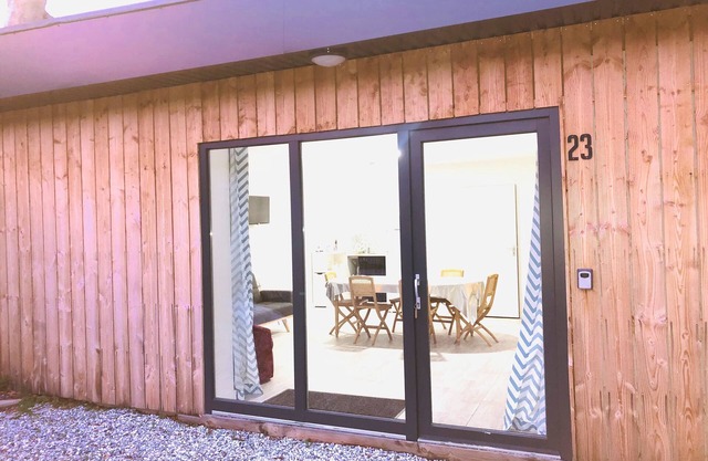 23-House-Family-Ensuite with Shower-Courtyard view