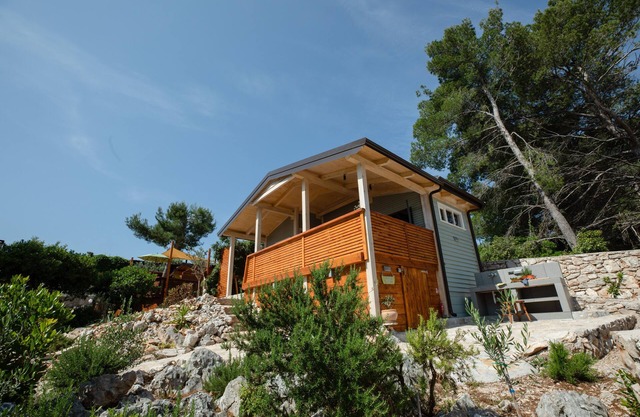 !25% OFF in October!/Unwind in a unique chalet with an amazing sea view patio
