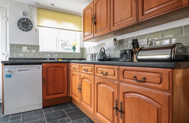 25 PARRAGATE ROAD, pet friendly, with open fire in Cinderford