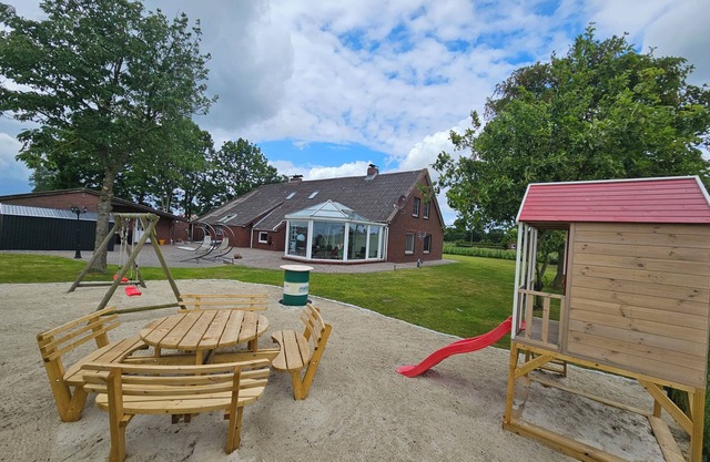 260sqm vacation home in secluded location for up to 12 guests-only 10km to the beach