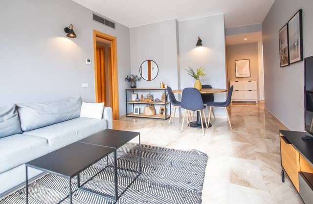 26REA1053- Cozy & Bright 1BR apt in the city cente