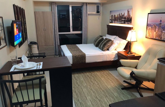 27th Flr Condo 2 w/WIFI @ IT Park Avida Riala Twrs