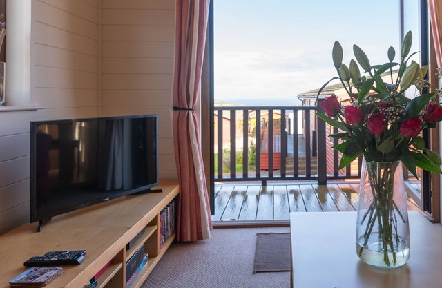 28 Ocean Terrace Lodge - 3 Bed-Sleeps 6-TJS28OT