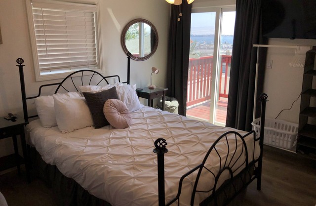 2950 B Columbia - Private, ALL-NEW boho studio in the heart of SD