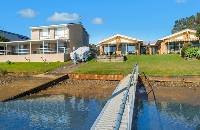 29A Ballina Crescent - Relaxing Waterside Canal Home