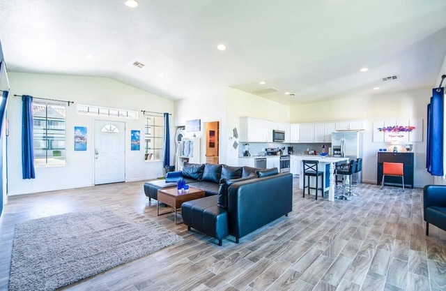 2B- Coolidge Arizona modern masterpiece 2 bd #2B Heated Pool