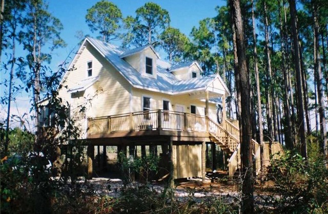 2bd 1.5ba located in quiet Indian Summer neighborhood in Indian Pass!