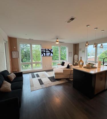 2BD Midtown ATL W-Balcony & Black Truck Option