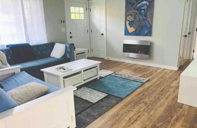 2BD modern unit downtown Lents in Portland.