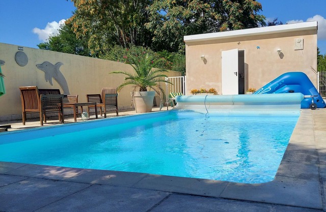 2bed apartment with heated pool and private hammam in the heart of the vineyards