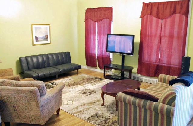 2BR, 1.5BA, Pet-friendly, Lower duplex w/finished basement + large backyard!