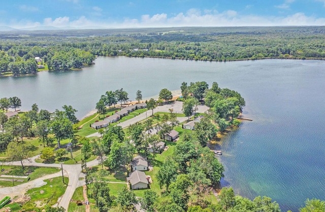 2BR Amenities such as Golf, Lake, and More
