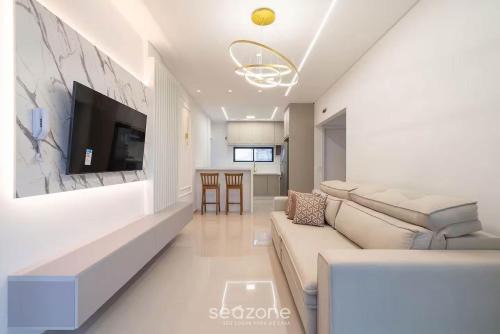 2BR Apt w/balcony close to Itapema Beach