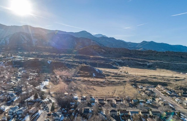 2BR Aptmt Parks Private Deck, Mountain Views!