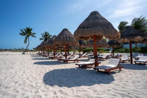 2BR Beachfront Exclusive Condo w/Top Features