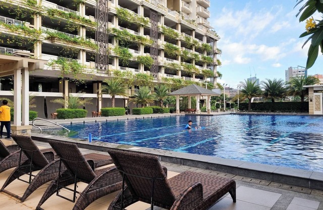 2BR Cozy & Spacious Family Condo, Great View & Karaoke At Torre De Manila