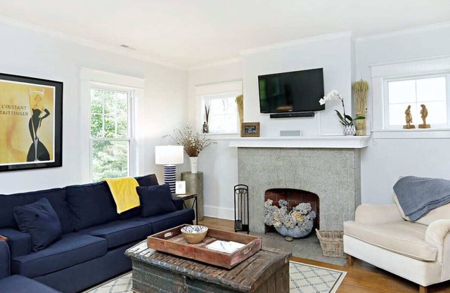 2br/Heart of Chevy Chase Historical District