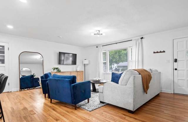 2BRHome/Close to Plaza/Quiet Neighborhood