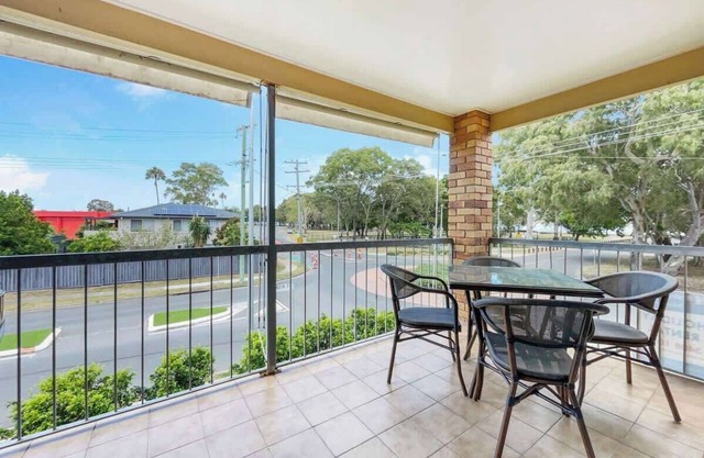 2BRM Self Contained Apt - Pumicestone Passage View