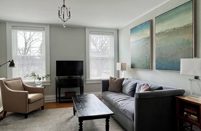 2nd of 4 Hotel-Style Apts in Historic Row House - Walk to HWS, Lake, Linden St.