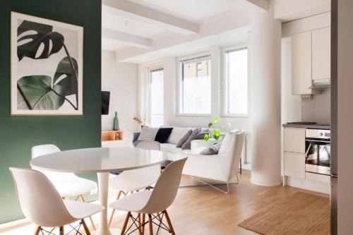 2ndhomes Stylish Studio with Balcony