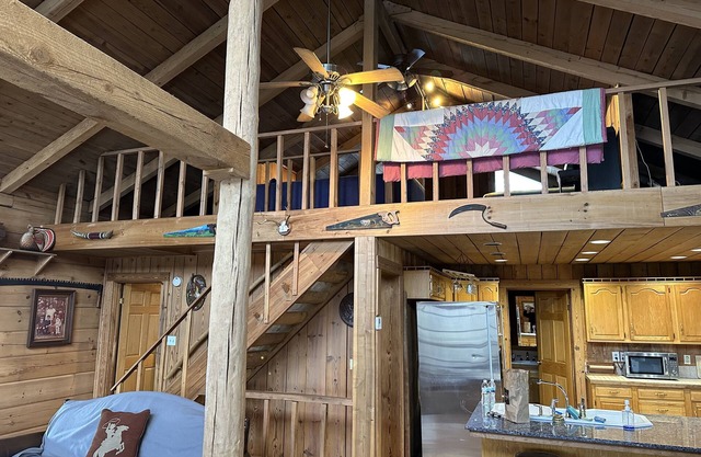 3/2 Rustic Tennessee Mountain Cabin With Loft