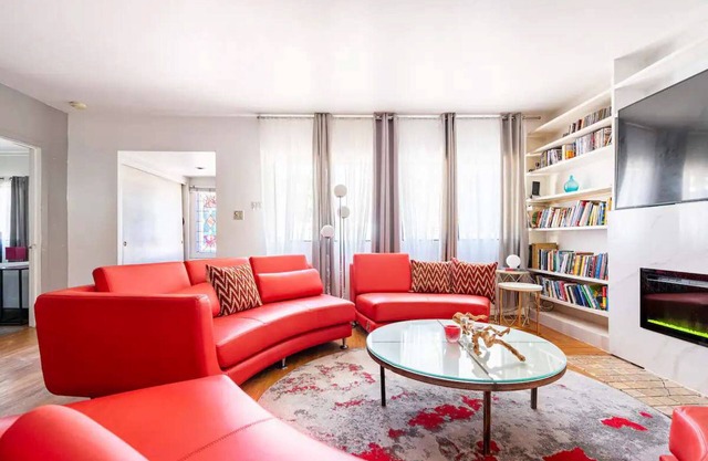 3 Bdrm + 6 Beds + 2 Baths In A Cozy West Hollywood House