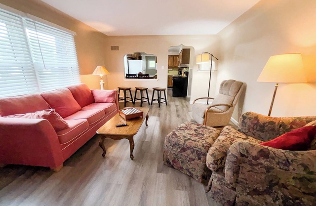 3 Bed, 1 Bath, Sleeps 9, Boat Well Included, Near Boat Launch, Renovated, NEW