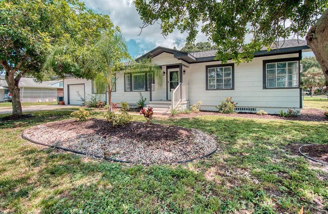 3 Bed/2.5 Bath - Quiet location close to beach!