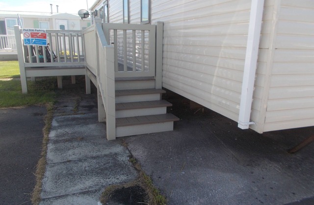 3 Bed Caravan - Sleeps 8 - Wifi - Parking