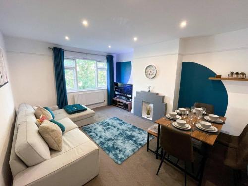 3-bed Chelmsford apt w garden