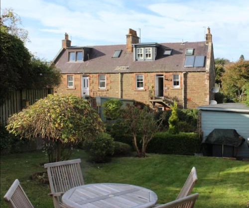 3 Bed Cottage, Melrose-Log Burner and Eildon Views