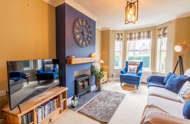 3 bed Edwardian holiday home 150 yards to Pakefield’s golden beach