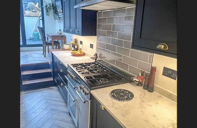3 Bed Home - Sleeps 6, Garden, Pets, Free Parking