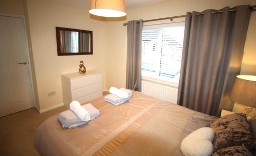 3 Bed House - Sleeps 6 - Parking - Pets - Garden