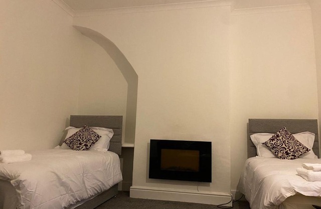 3 bed stylish house Whole house