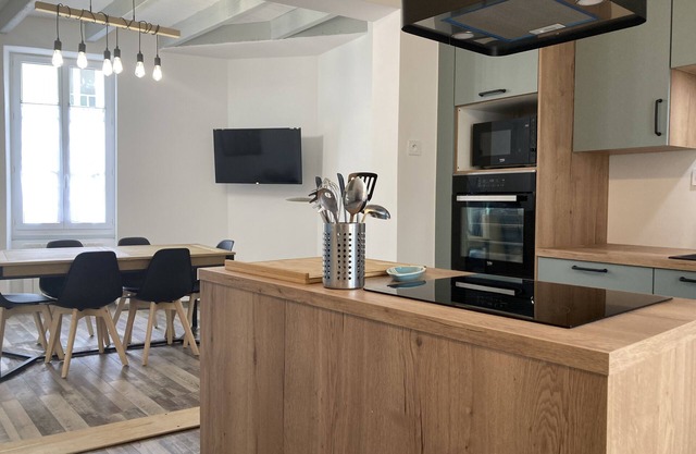 3-bedroom house in the heart of the village, 5 minutes from the beach. 4*