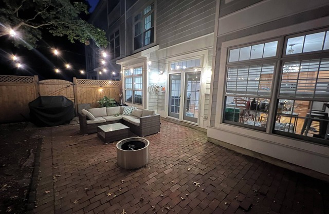 3-bedroom 2.5 bath spacious townhome in charming Manasquan w/WiFi, AC, parking