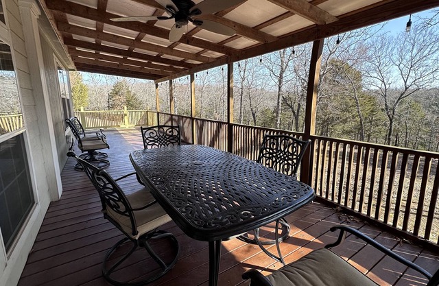 3 bedroom 2 bath home in gated community. Minutes from Lake Tenkiller.